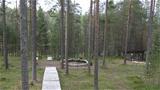 Steps from the lean-to to Hietaperänlampi Pond and campfire site Photo: AT